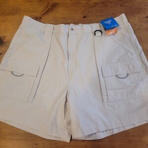 Men's COLUMBIA  Cream Cargo Shorts Size XXL. NWTS
